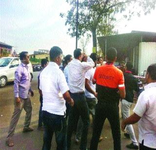 Laud supporters beat up Adlab employee | लाड समर्थकांची अ‍ॅडलॅबच्या कर्मचाऱ्यास मारहाण