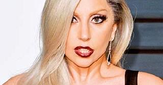 Lady Gaga, one of the greatest and unimpressive act of passion | दीवानगीची एक कमाल आणि बेफिक्री धमालही लेडी गागा