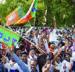 BJP lends victory to Vidarbha Congress | विदर्भात काँँग्रेसला खिंडार तर भाजपाला वैभव