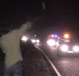 VIDEO: Amit Shah's egg thrown on the car in Gujarat | VIDEO: गुजरातमध्ये अमित शाह यांच्या गाडीवर फेकली अंडी