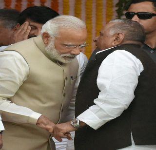 Mulayam Singh's disclosure of PM's 'ears of talk' | मुलायम सिंहांचा पंतप्रधानांसोबतच्या 'कान की बात'चा खुलासा