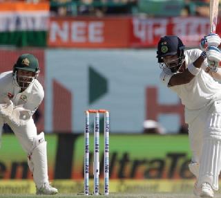 India scored an impressive 153 for two in reply to Australia's reply | भारताचं ऑस्ट्रेलियाला चोख प्रत्युत्तर, चहापानापर्यंत भारत 2 बाद 153 धावा