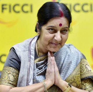 Do not "commit suicide", help Sushma Swaraj's depressed woman | "आत्महत्या करु नका", सुषमा स्वराजांची नैराश्यग्रस्त महिलेला मदत