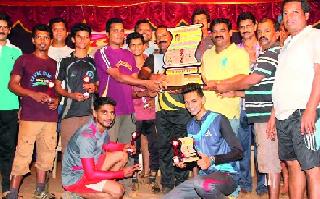Durgvad Sangh winners in the shootingball tournament | शुटिंगबॉल स्पर्धेत दुर्गवाड संघ विजेता