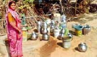 Drinking water shortage in Borgaon | बोरगावात पिण्याच्या पाण्याची टंचाई