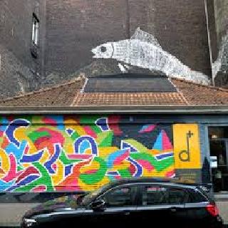 Want to know the street art information from all over the world then read this! 42 of the city's 140 street art in the same book! | जगभरातल्या स्ट्रीट आर्टची माहिती हवी आहे मग हे वाचा! 42 शहरातल्या 140 स्ट्रीट आर्ट एकाच पुस्तकात!