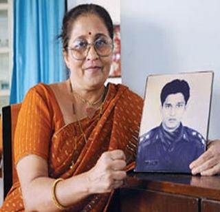 Desperate Sage of the Army about the Military - Anuradha Gore | सैन्यदलाविषयी समाजाचे औदासिन्य खेदजनक - अनुराधा गोरे