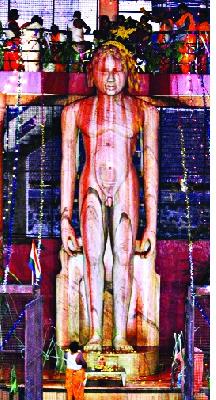 Mahamastakabhishek on the idol of Adinath Tirthankara | आदिनाथ तीर्थंकरांच्या मूर्तीवर महामस्तकाभिषेक