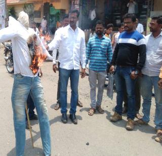 Nationalist MLA burns statue; BJP aggression on water issue | राष्ट्रवादी आमदाराचा पुतळा जाळला; पाणी प्रश्नावर भाजप आक्रमक
