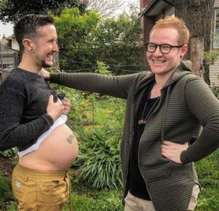 Gay pregnant second pregnancy | गे पतीपासून दुस-यांदा झाला गरोदर