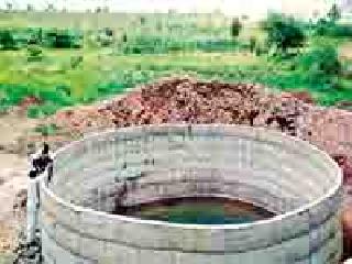 Only 13 percent complete irrigation wells | अवघ्या १३ टक्के सिंचन विहिरी पूर्ण