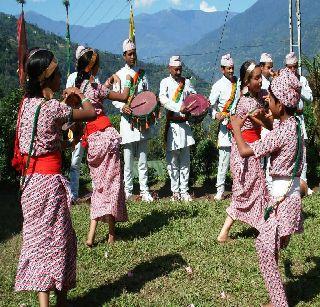 Darjeeling is not a victim of language demand | भाषेच्या आग्रहासाठी दार्जिलिंगचा बळी नको