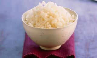 Do not you eat plastic rice? Try these 7 tests at home! | तुम्ही प्लॅस्टिकचा तांदूळ तर खात नाही ना? घरच्या घरी या 7 टेस्ट करून पाहा!