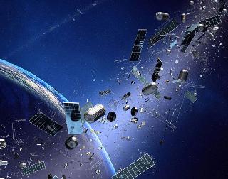 Challenges to save the satellite from the space-crashes in front of the ISRO | ISRO समोर असते अवकाश कच-यापासून उपग्रह वाचवण्याचे आव्हान