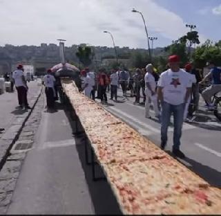 1, 9 30 meter long Pizza, in America, Vikram | १,९३० मीटर लांबीचा पिझ्झा, अमेरिकेत विक्रम
