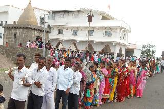 Mandiali, two lakh devotees took a look at the devotees of Lord Jagga on Shri Kshetgagada | श्री क्षेत्र भगवानगडावर भाविकांची मांदियाळी, दोन लाख भाविकांनी घेतले दर्शन