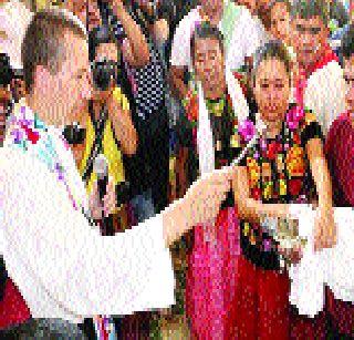 Mayor's marriage to fishermen | मच्छीमारांच्या समृद्धीसाठी महापौरांचे मगरीशी लग्न