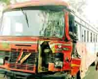 26 passengers injured in bus accident | बस अपघातात २६ प्रवासी जखमी