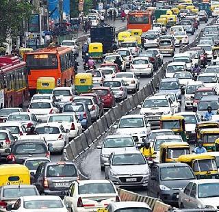 On the road to Delhi, Usain Bolt escaped faster than the car | दिल्लीच्या रस्त्यावर गाडीपेक्षा उसेन बोल्ट पळेल जास्त वेगात