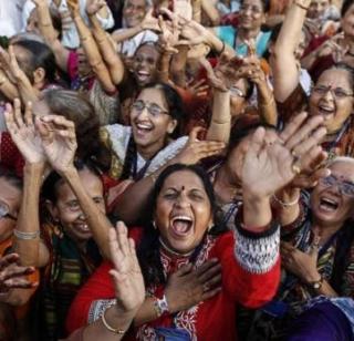 People's confidence vote in favor of the Modi government | मोदी सरकारच्या बाजूने जनतेचा विश्वास दर्शक ठराव