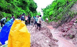 Sindhudurg rained down the rain | सिंधुदुर्गला पावसाने झोडपले