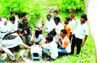 In Mandgaon, the tree-plantation program, the tree-plantation program, | तोंडगाव येथे वृक्षांचा वाढदिवस, वृक्षारोपण कार्यक्रम उत्साहात