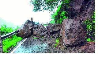The drift in Kelghar Ghat collapsed | केळघर घाटात दरड कोसळली