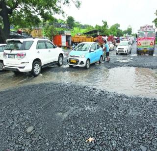 JNPT potholes education to Uranakars | जेएनपीटीतील खड्ड्यांची उरणकरांना शिक्षा