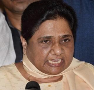 Mayawati's signature resignation | मायावतींचा सांकेतिक राजीनामा