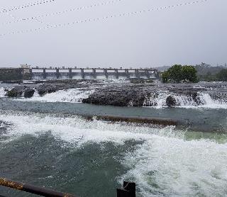The river Mutha flowing through Pune city came under the flood | पुणे शहरातून वाहणाऱ्या मुठा नदीला आला पूर