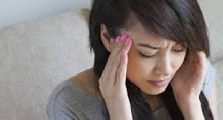 If you suffer from headaches, use home "funds" | डोकेदुखीमुळे त्रस्त असाल तर वापरा हे घरगुती "फंडे"