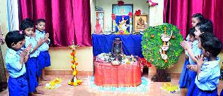 Diwali worship on lamp lit lamp | दीप अमावास्येनिमित्त दिव्यांचे पूजन