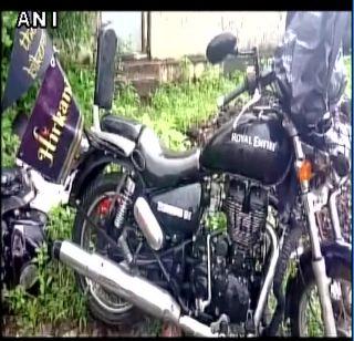 Death of a female bike rider due to a pothole in Palghar | पालघरमध्ये खड्ड्यामुळे महिला बाईक रायडरचा मृत्यू