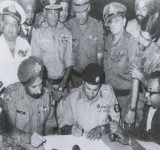 1971 war should be remembered by Pakistan! | १९७१ च्या युद्धाचे पाकने भान ठेवावे!