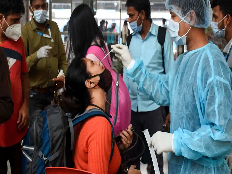 India Omicron News; 101 infected in eleven states till now, says Ministry of Health | आरोग्य मंत्रालयाकडून मोठा इशारा! ओमायक्रॉन डेल्टाची जागा घेण्याची शक्यता
