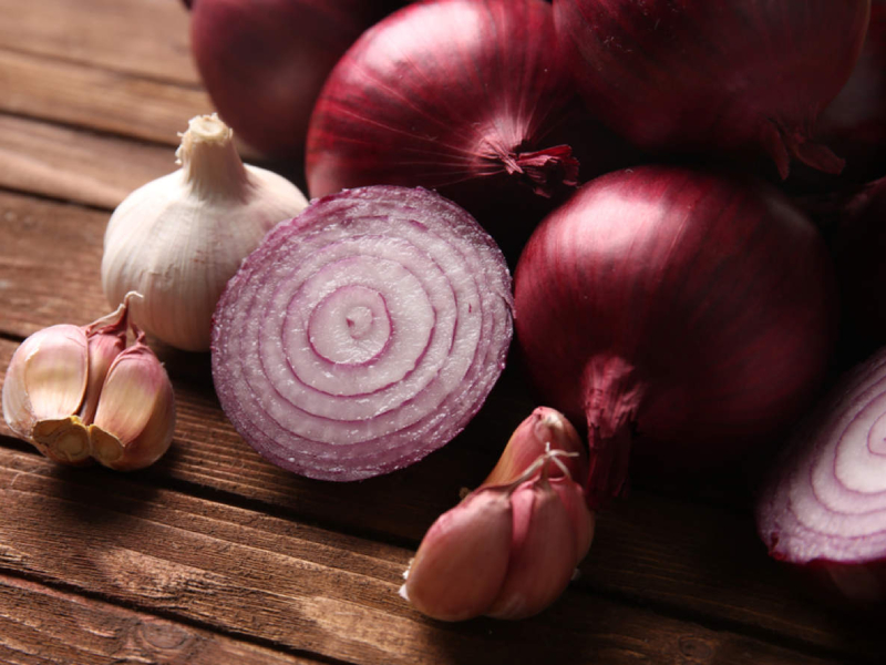 Finish the onion-garlic at home before the route starts! | मार्गशीर्ष सुरू होण्याआधी घरातील कांदा-लसूण संपवून टाका!
