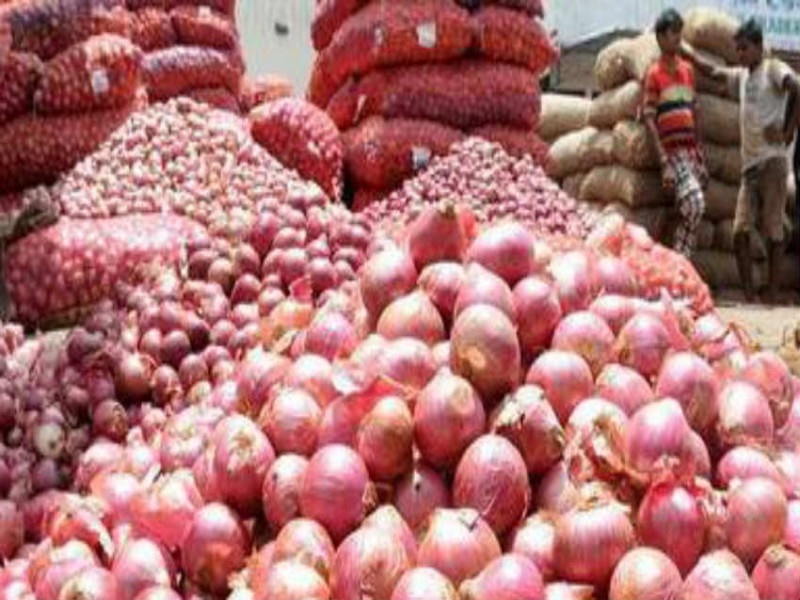 Onion prices rise to Rs 4,100 per quintal in Indapur despite export ban | निर्यातबंदीतही इंदापुरला कांद्याने मारली उसळी, मिळाला ४१०० रुपये क्विंटल उच्चांकी बाजारभाव