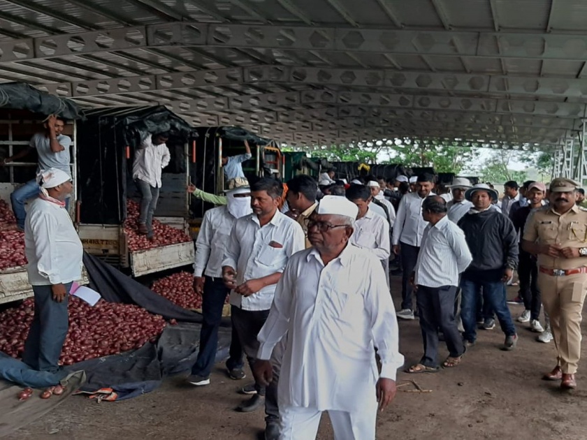 Onion Auction at Lasalgavi Police Station | लासलगावी पोलीस बंदोबस्तात कांदा लिलाव