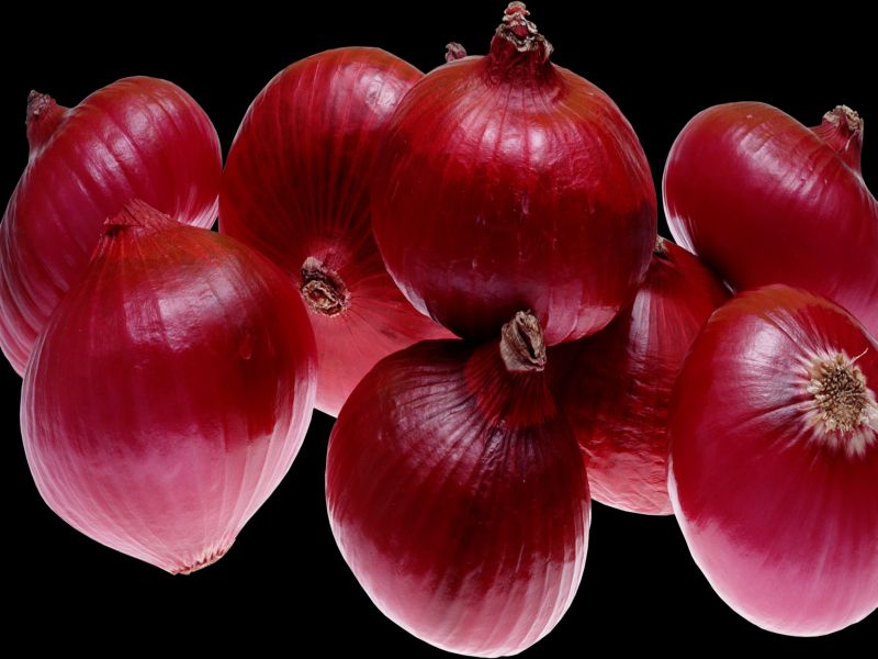 Kada's onion will sell in Indonesia | कड्याचा गावरान कांदा इंडोनेशियात; आवक वाढल्याने शेकडो मजुरांना मिळाला रोजगार