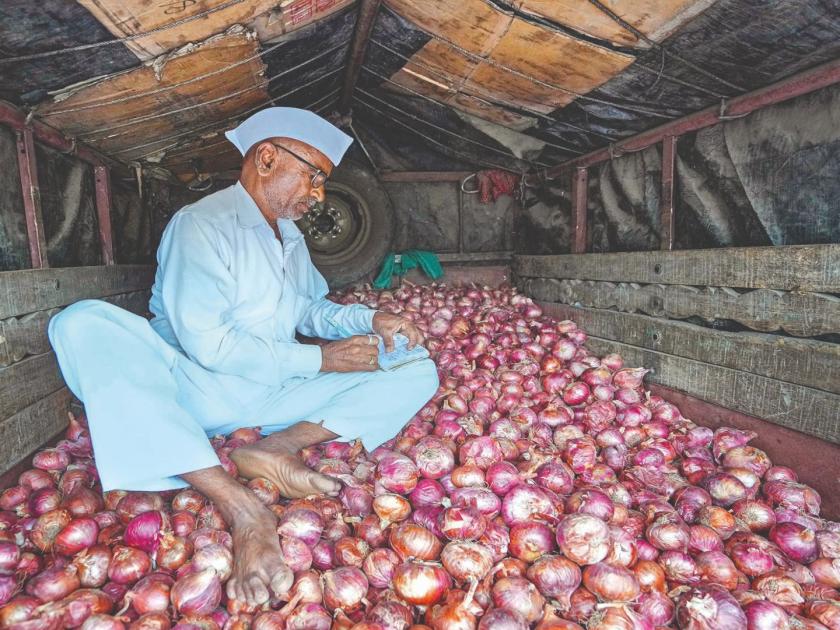 1,173 crores worth of onion; The farmers of the state were hit by Rs 3 lakh per acre | कांदा निर्यातबंदीची मोठी किंमत मोजावी लागली; राज्यातील शेतकऱ्यांना एकरी तीन लाखांचा फटका