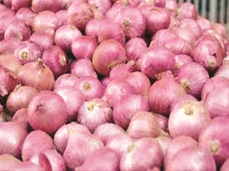 onions, roots rise in market | जळगावात कांदे, मुळ्याच्या भावात तेजी
