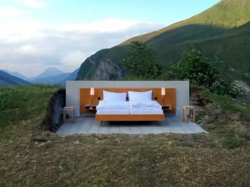 Switzerland Null Stern Open Air hotel with only one queen size bed with no roof and wall | 'या' हॉटेलला ना छत ना भिंती, एका रात्रीसाठी इतकं द्यावं लागतं भाडं!