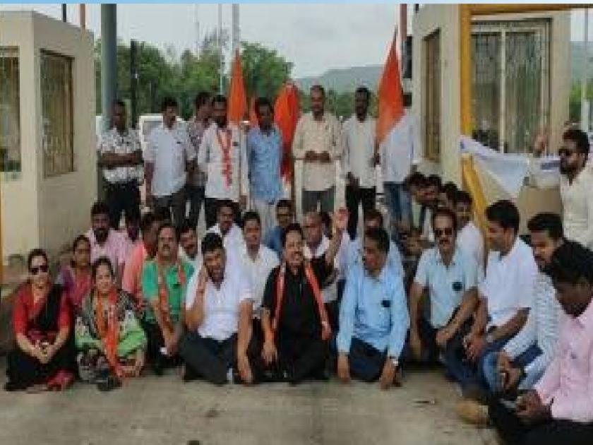 Crime against Sandesh Parkar and 14 persons in connection with agitation at Osargaon toll booth in Sindhudurga | ओसरगाव टोल नाक्यावर आंदोलन करणे भोवले, संदेश पारकर यांच्यासह १४ जणांवर गुन्हे