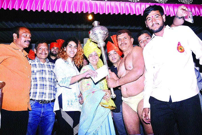 Hindekarsi showed UP Kesari as Asmans: Vikas Jadhav won | हिंदकेसरीने यूपी केसरीला दाखवले अस्मान : विकास जाधव विजयी