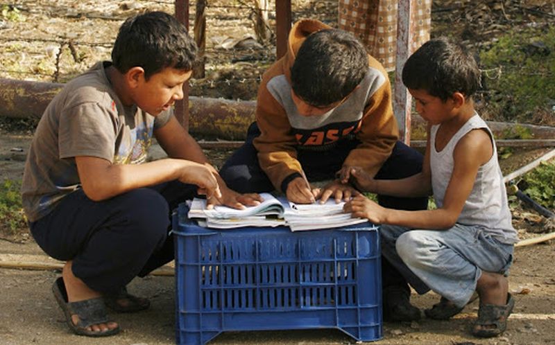 6.25 crore children are out of school in the country | देशात ६.२५ कोटी मुले शाळाबाह्य