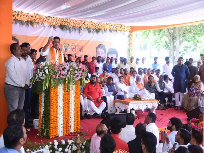 MP Shrikant Shinde's Target to Uddhav Thackeray | ज्यांना खोक्यांची सवय त्यांना...; खासदार श्रीकांत शिंदेंचा उद्धव ठाकरेंना टेाला