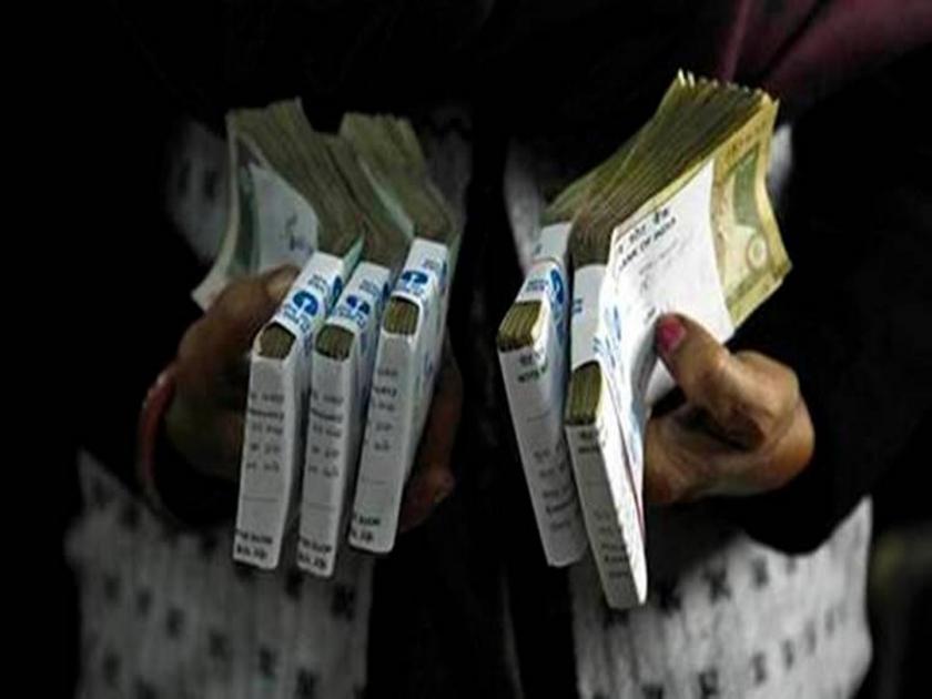 A bundle of paper was taken for 3 lakhs by cheating on the lure of foreign currency | परदेशी चलनाचे अमिष दाखवून फसवणूक ३ लाख घेऊन दिले कागदाचे बंडल