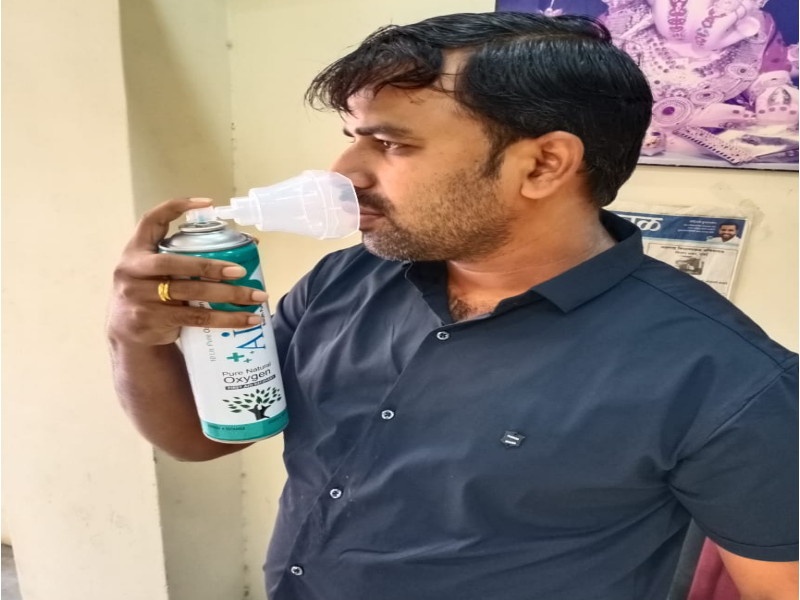 Ganesh Mandal rushes to help people in Dhankawadi, supply of oxygen bank to patients in Corona battle | धनकवडीत लोकांच्या मदतीसाठी धावून आले गणेश मंडळ, कोरोनाच्या लढाईत रूग्णांना ऑक्सिजन बँकचा पुरवठा