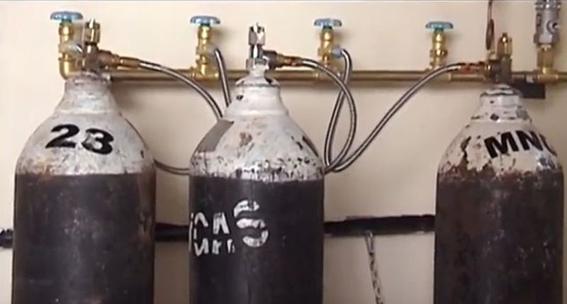 Oxygen cylinder leakage in Akola gmc | आॅक्सिजन सिलिंडर लिकेज; रुग्णांची तारांबळ!