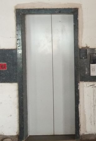 The lift in Jamner Pans is a decoration | जामनेर पं.स.तील लिफ्ट ठरतेय शोभेची वस्तू